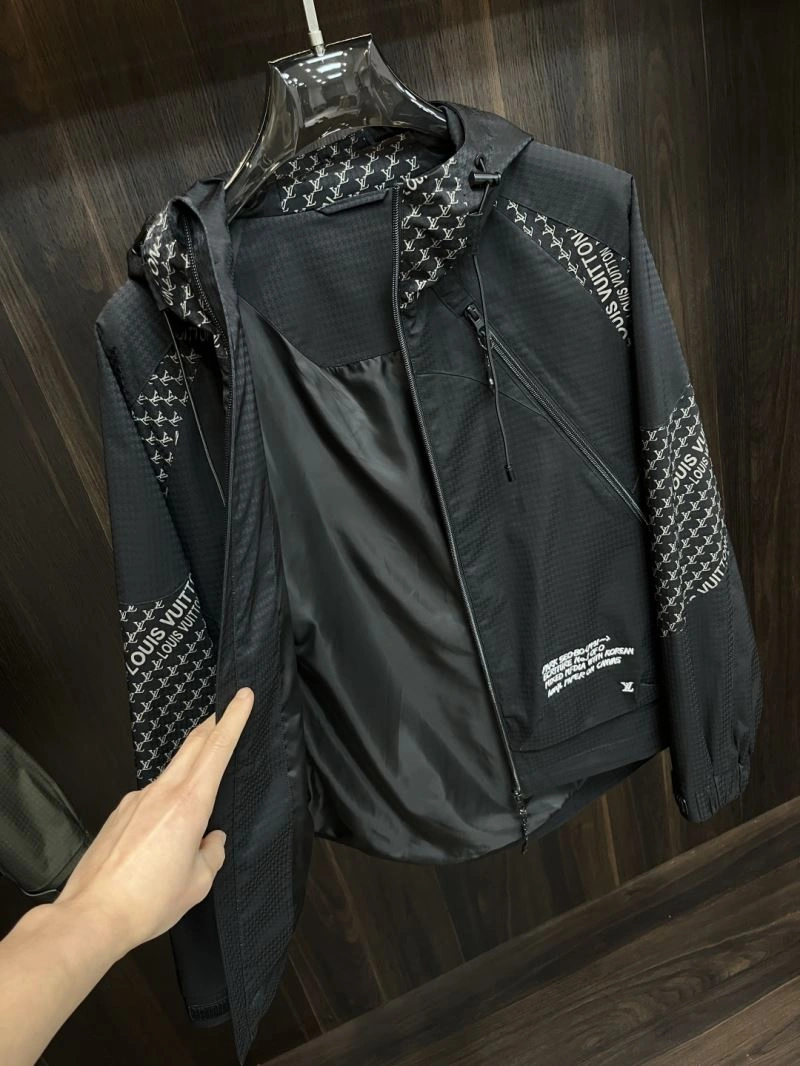 Sophisticated Louis Vuitton Outwear 135833