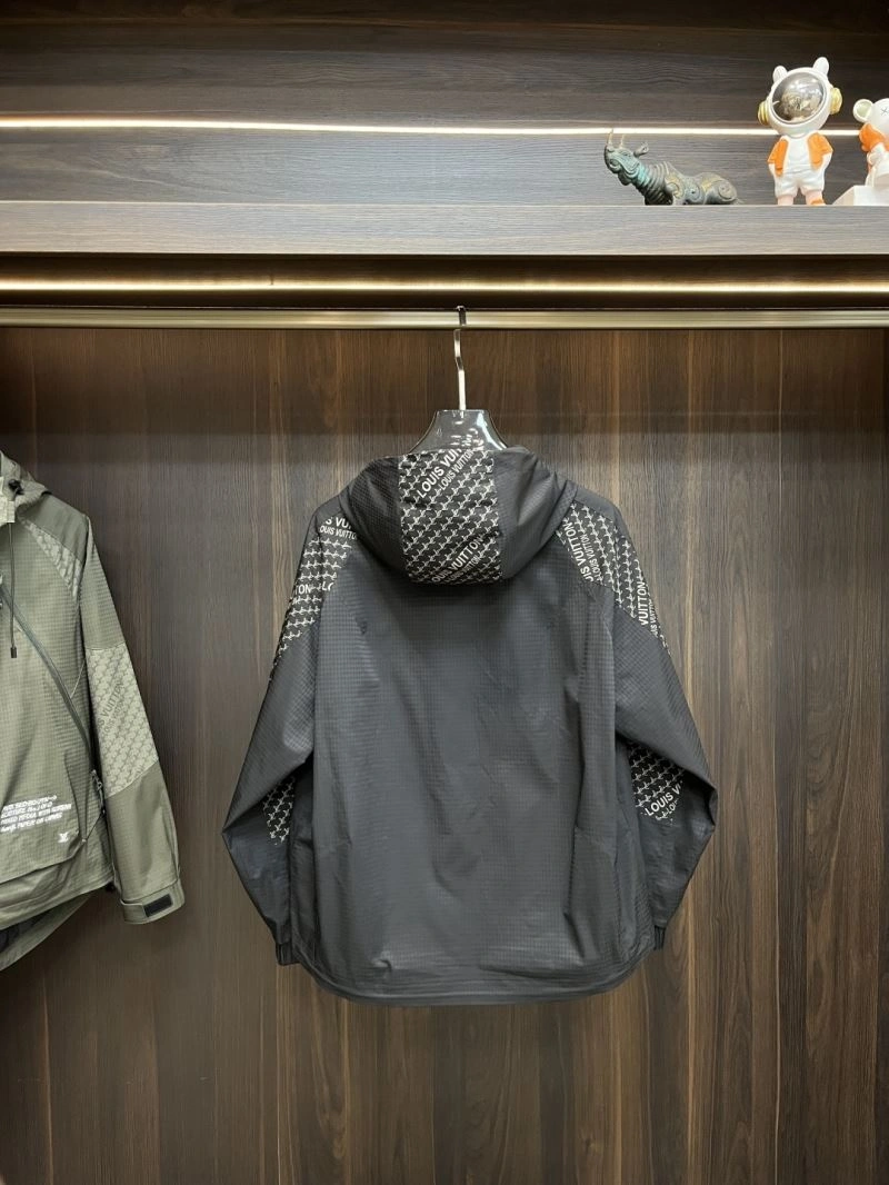 Sophisticated Louis Vuitton Outwear 135833