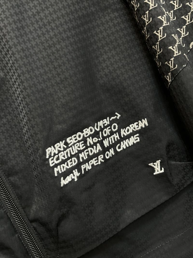 Sophisticated Louis Vuitton Outwear 135833