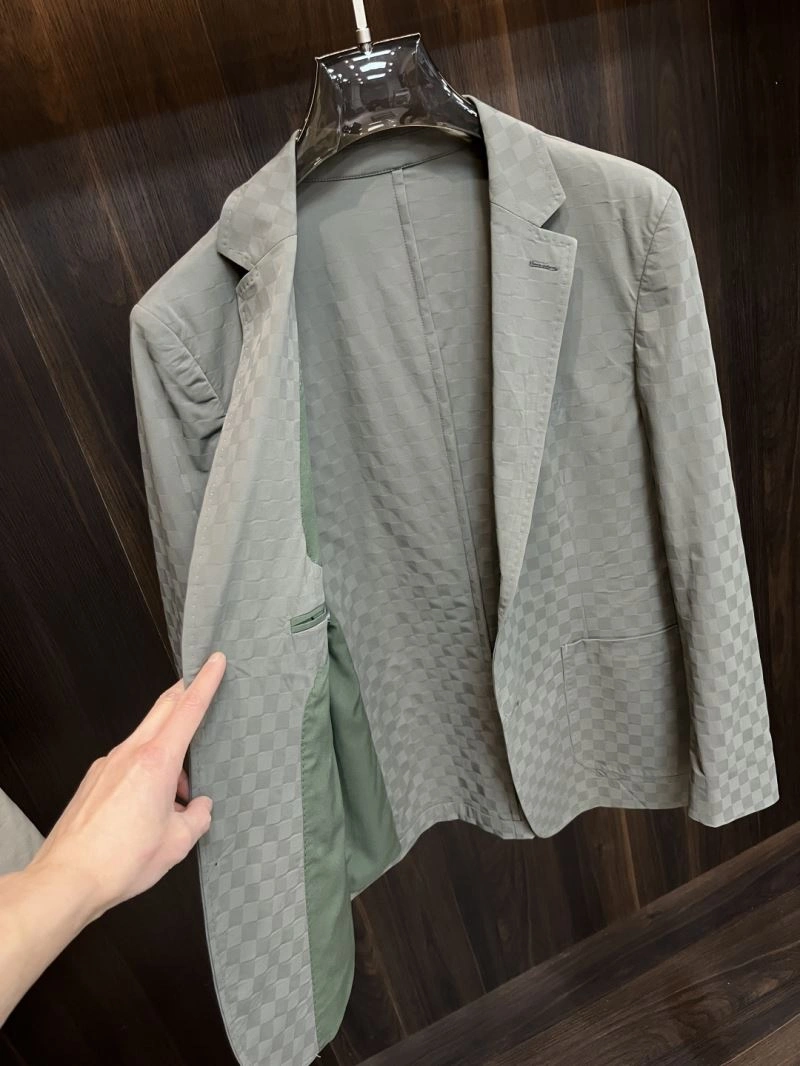 Louis Vuitton Outwear OnTrend 135824