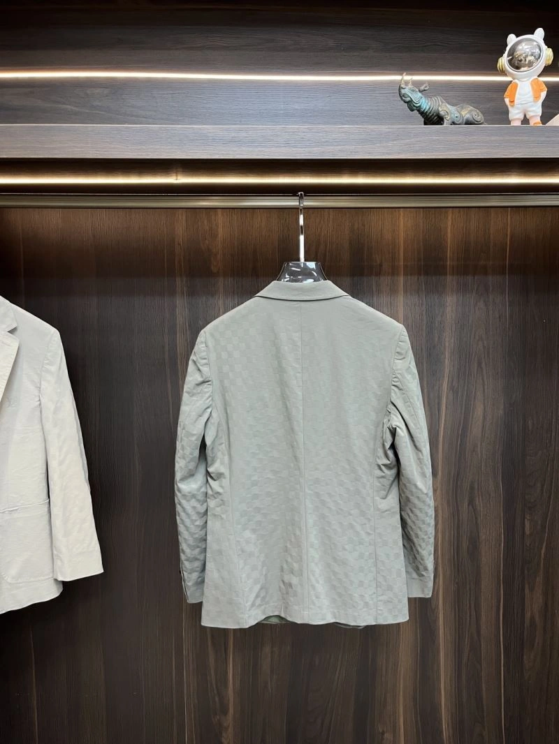 Louis Vuitton Outwear OnTrend 135824