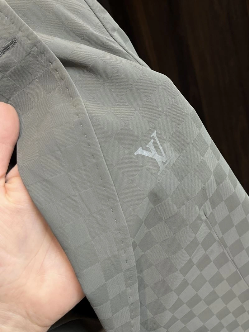 Louis Vuitton Outwear OnTrend 135824