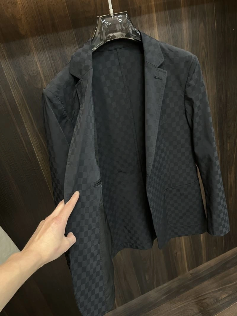 Louis Vuitton Outwear Sleek 135826