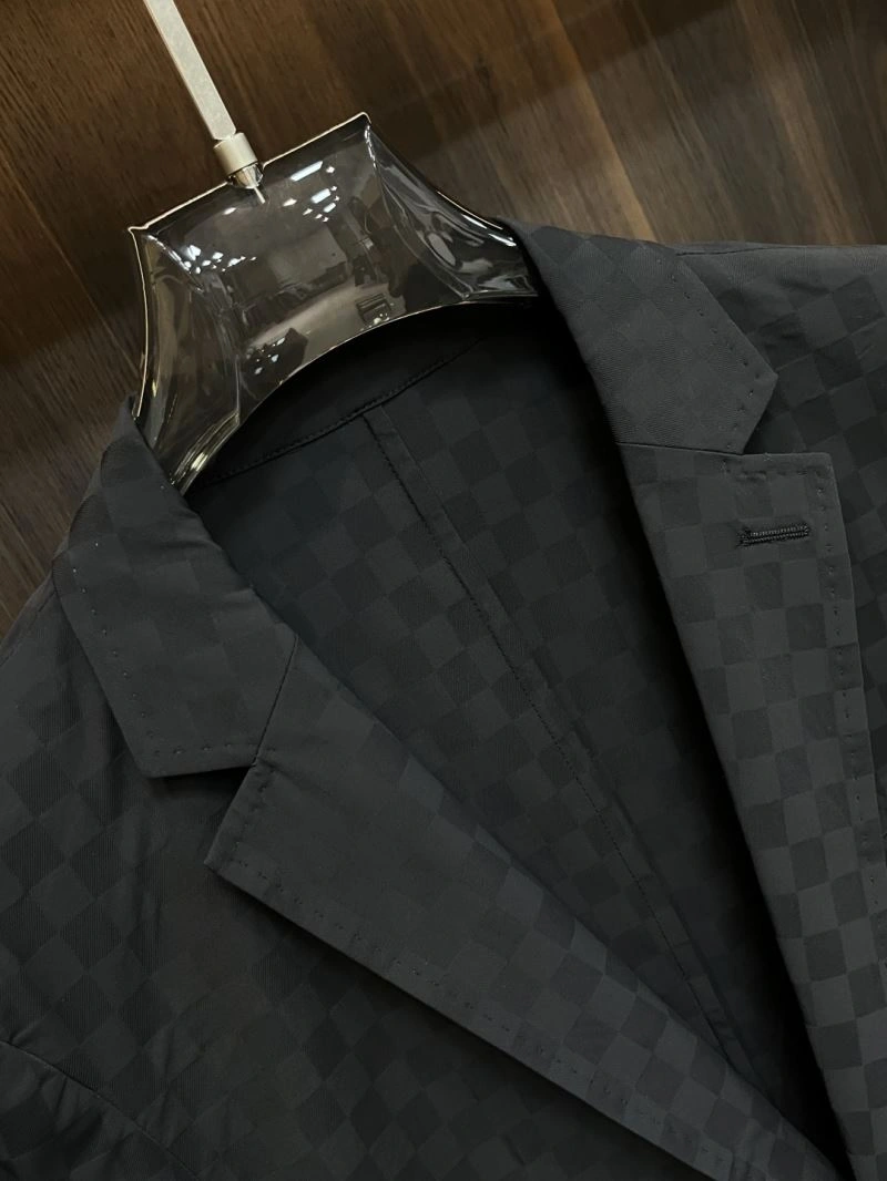 Louis Vuitton Outwear Sleek 135826
