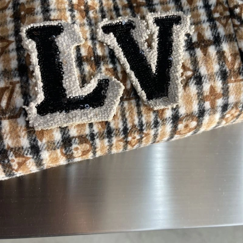 Louis Vuitton Outwear Cozy 135817