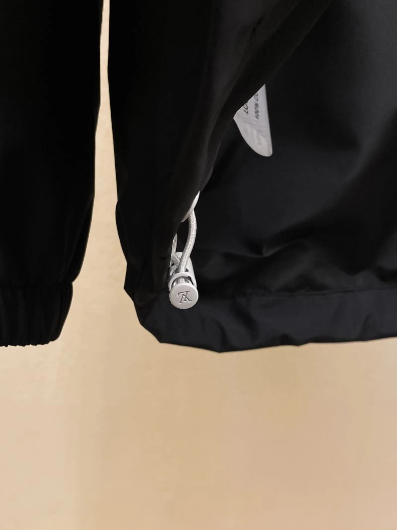 WellDesigned Louis Vuitton Outwear 135823