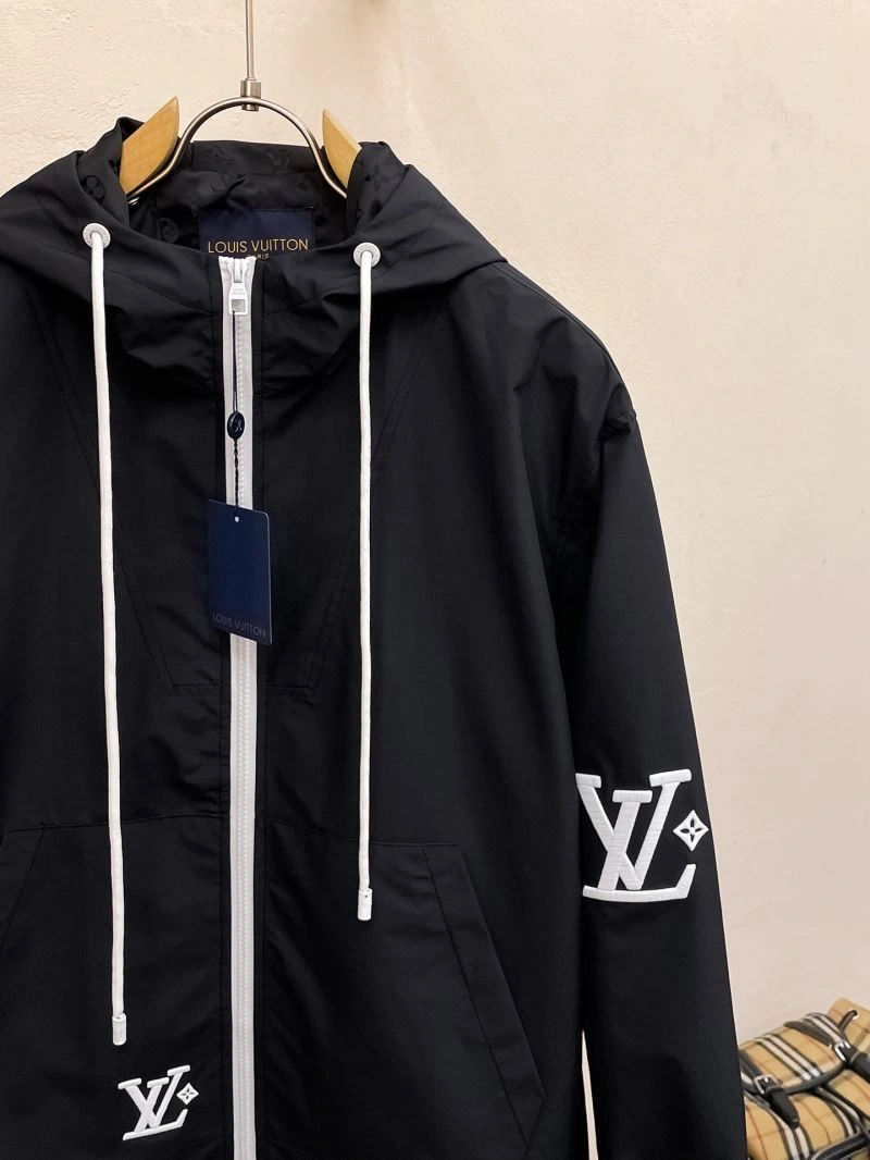 WellDesigned Louis Vuitton Outwear 135823
