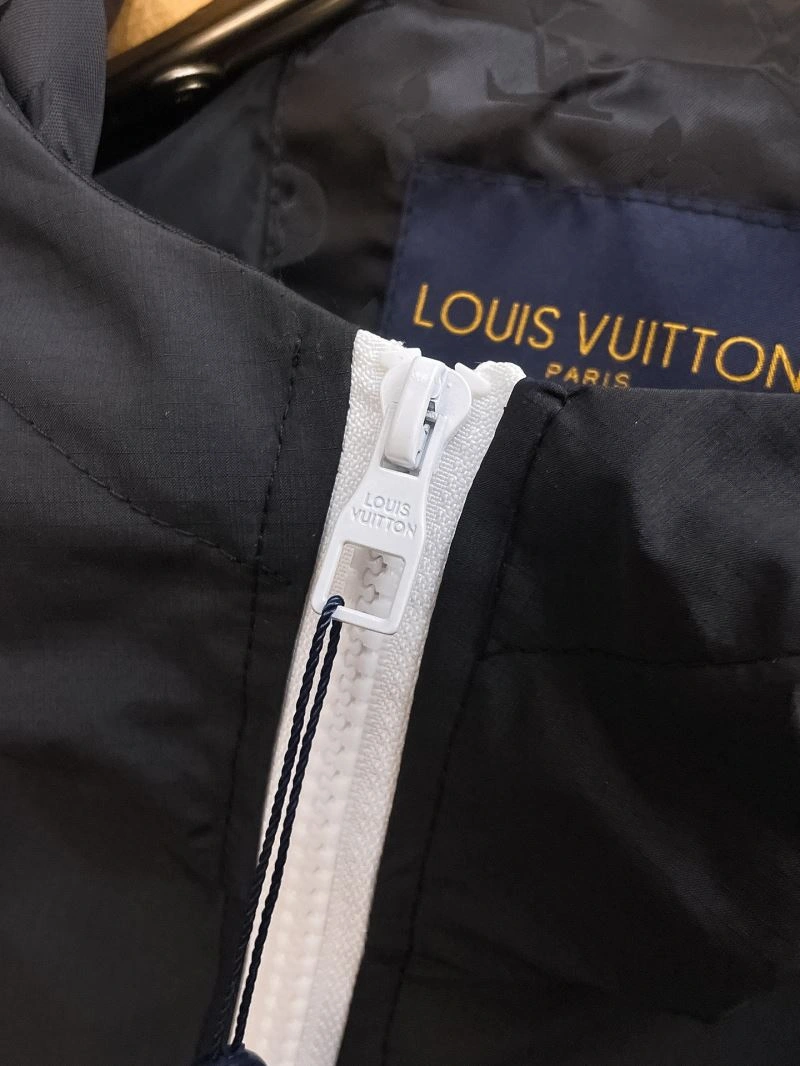 WellDesigned Louis Vuitton Outwear 135823