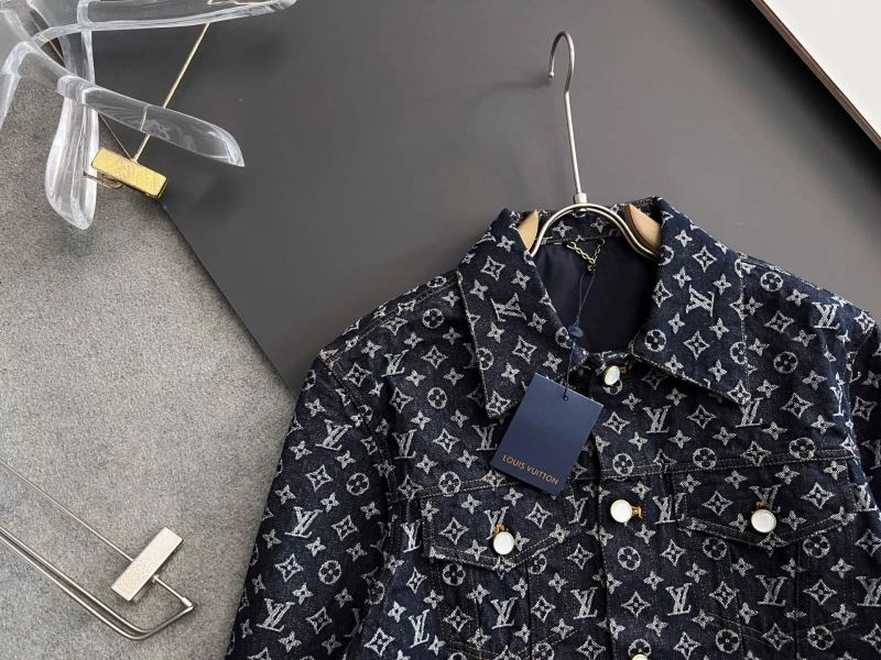Louis Vuitton Outwear Effortless 135801