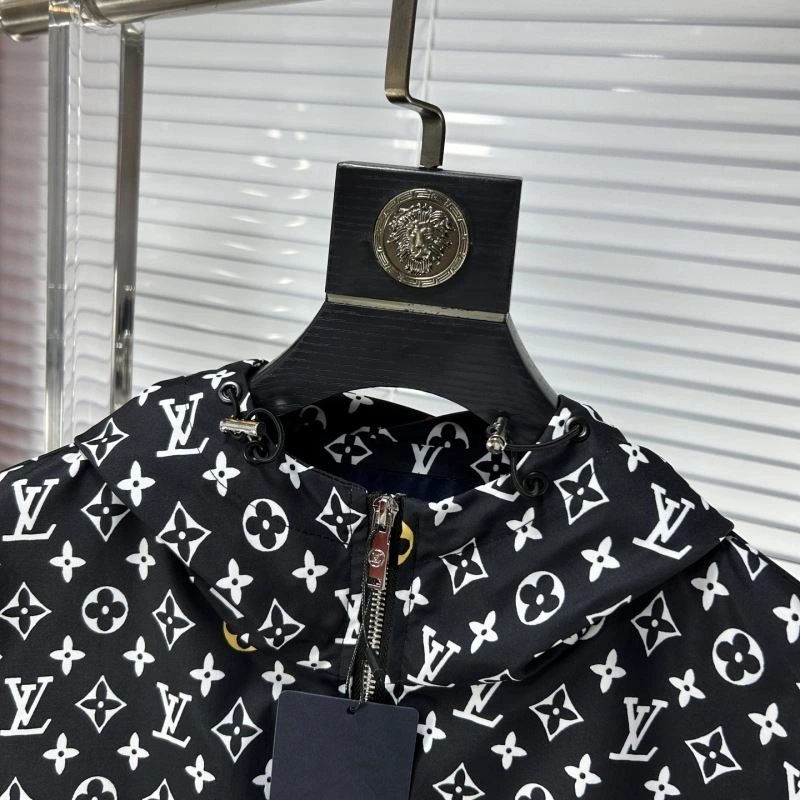 Fashionable Louis Vuitton Outwear 135809
