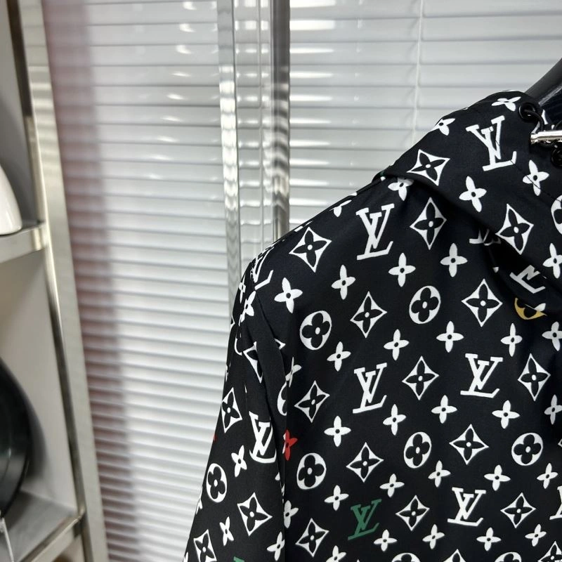 Fashionable Louis Vuitton Outwear 135809