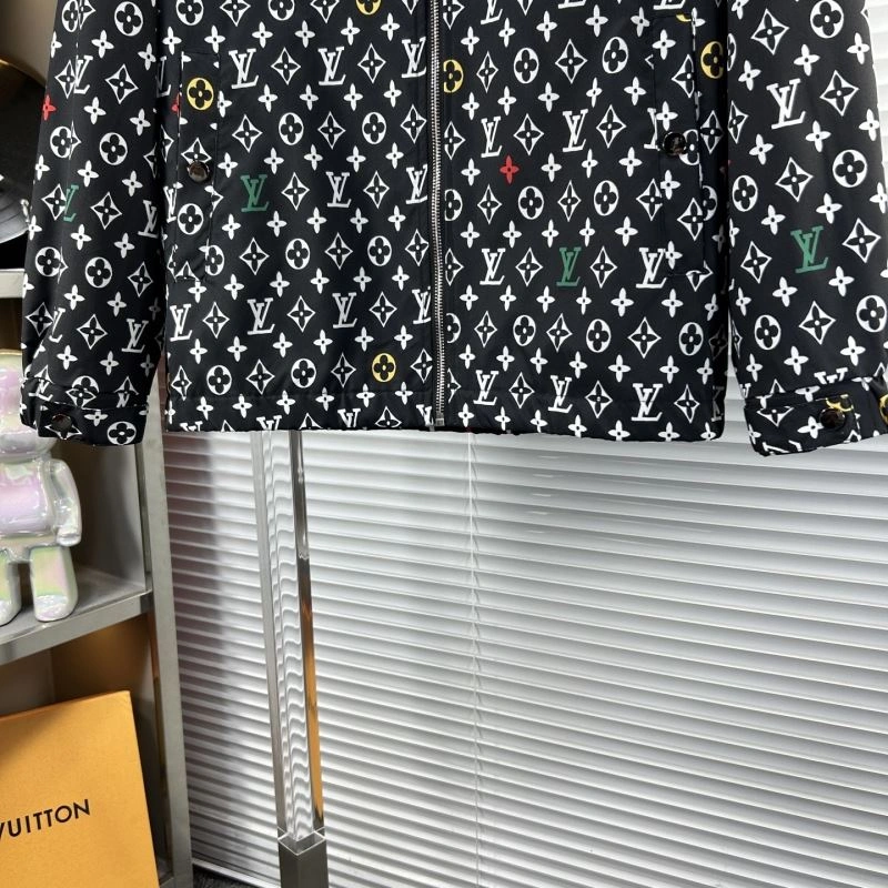 Fashionable Louis Vuitton Outwear 135809