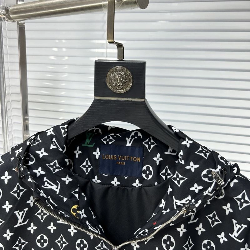 Fashionable Louis Vuitton Outwear 135809