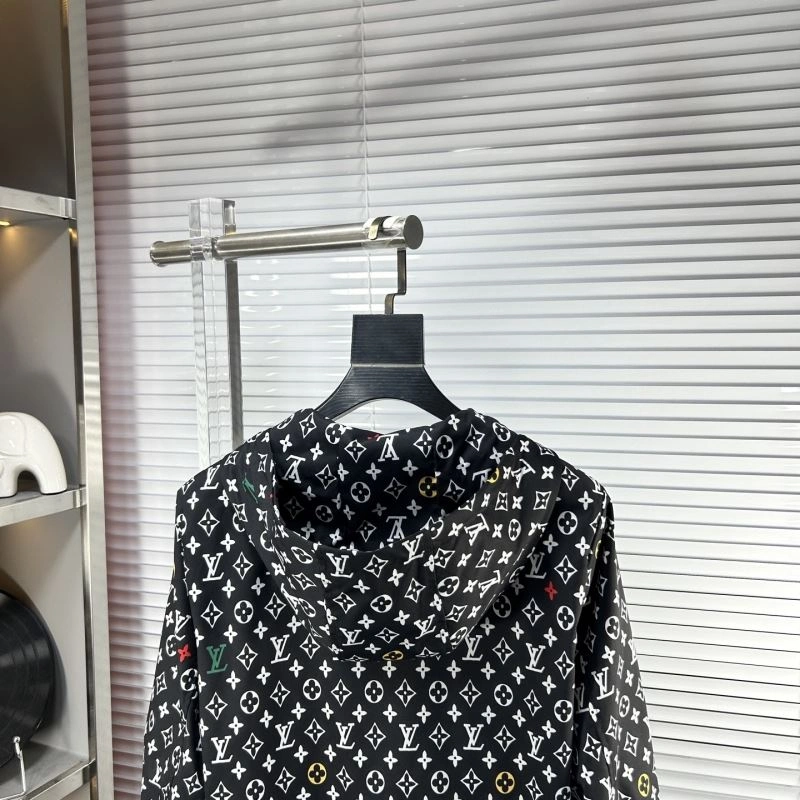Fashionable Louis Vuitton Outwear 135809