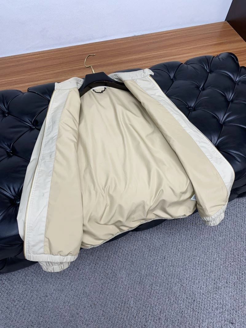 Snug Louis Vuitton Outwear 135804