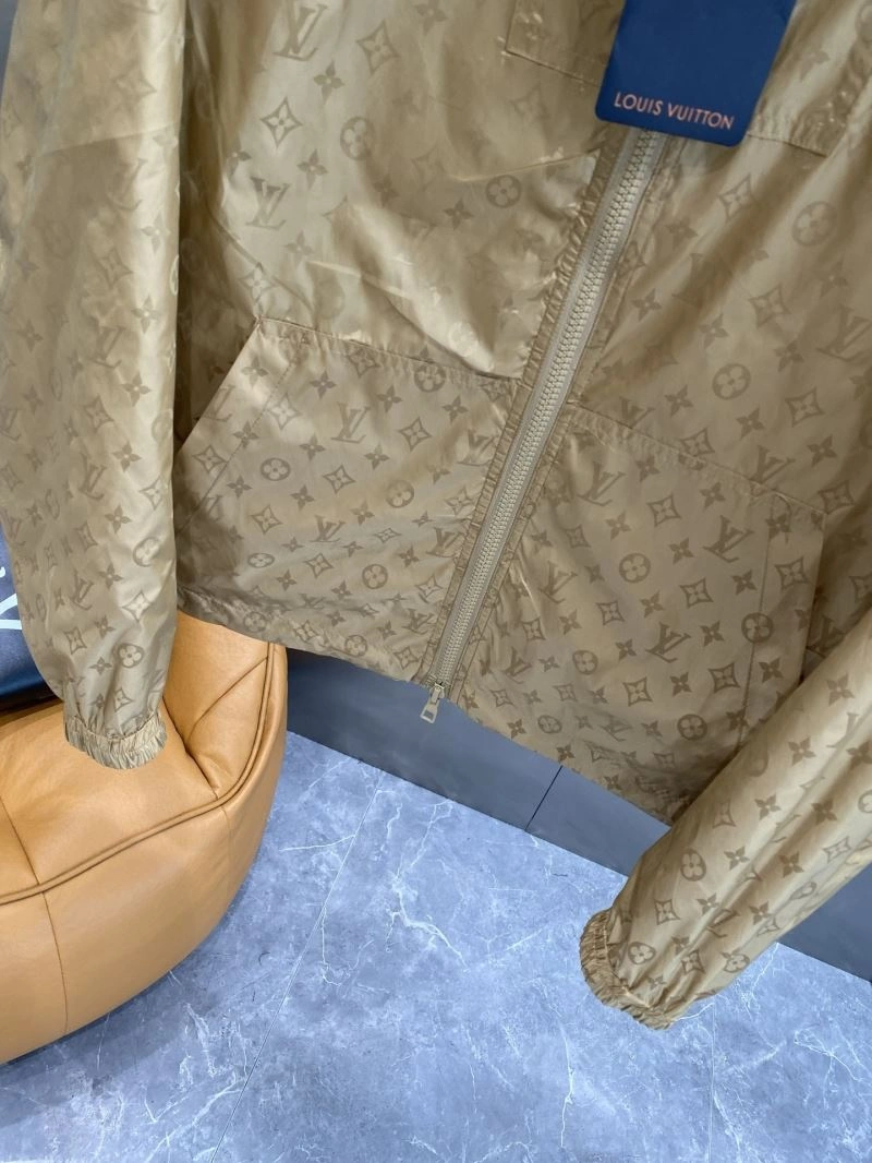 UrbanStyle Louis Vuitton Outwear 135795