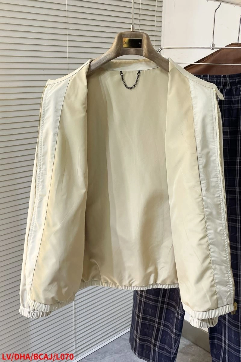 Snug Louis Vuitton Outwear 134947