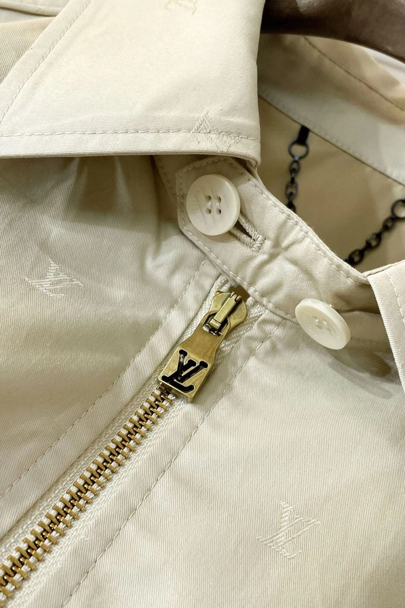 Snug Louis Vuitton Outwear 134947