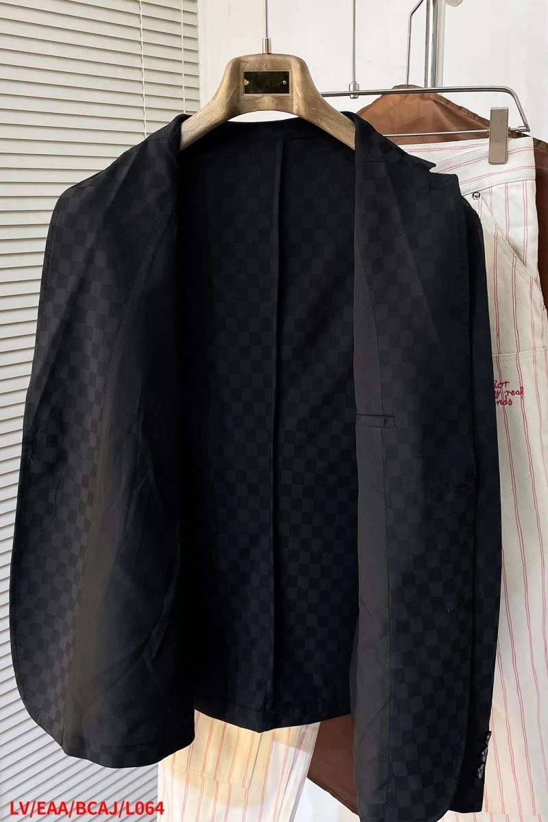 Casual Louis Vuitton Outwear 134945