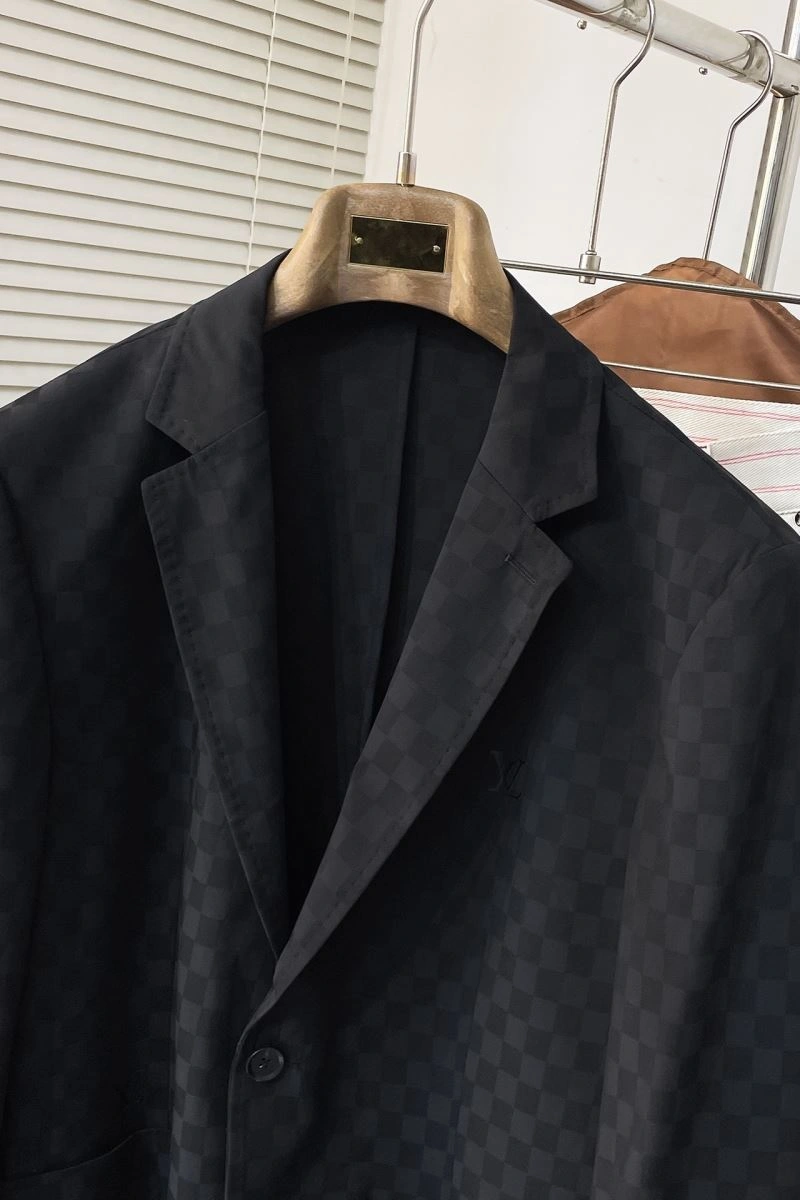 Casual Louis Vuitton Outwear 134945