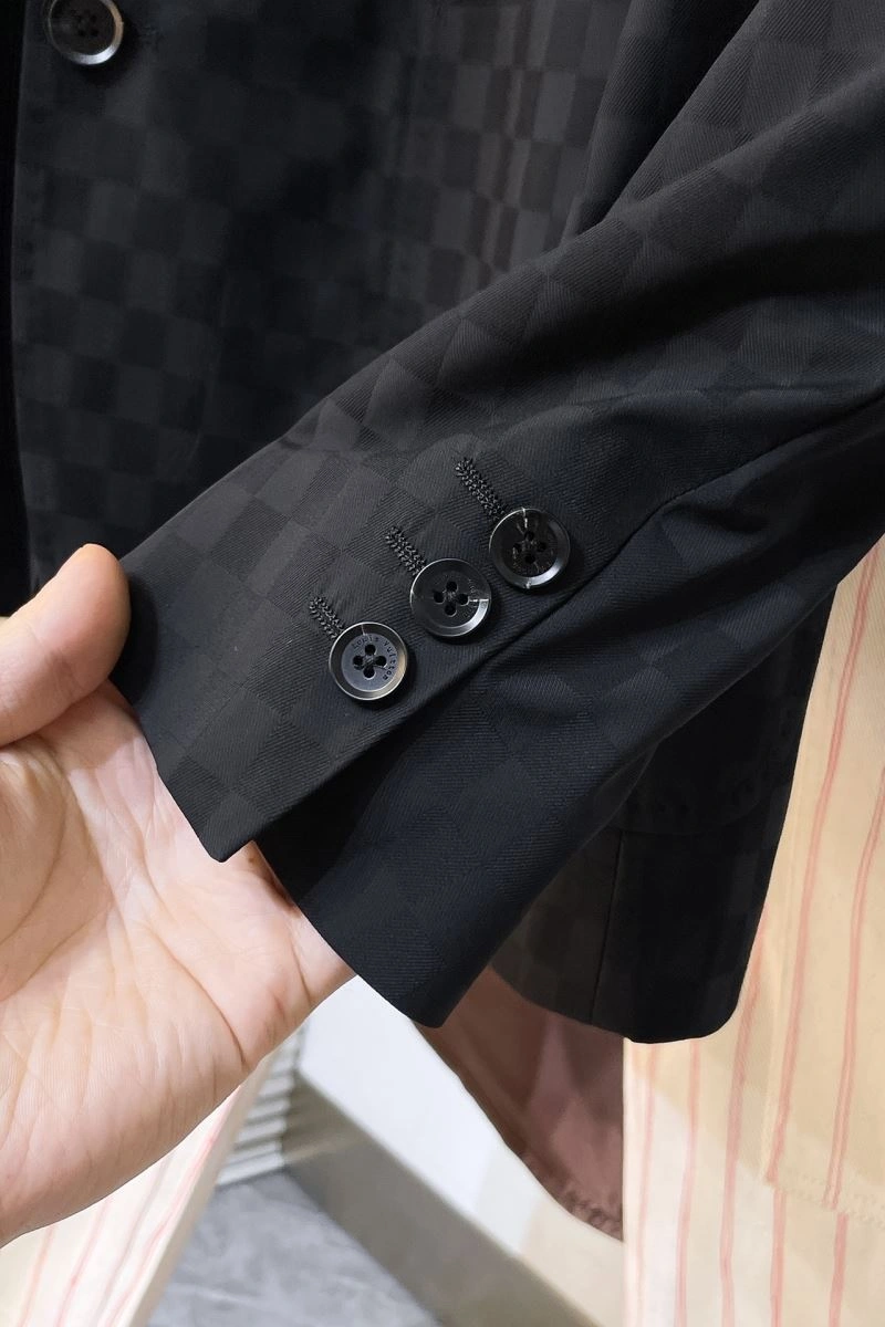 Casual Louis Vuitton Outwear 134945