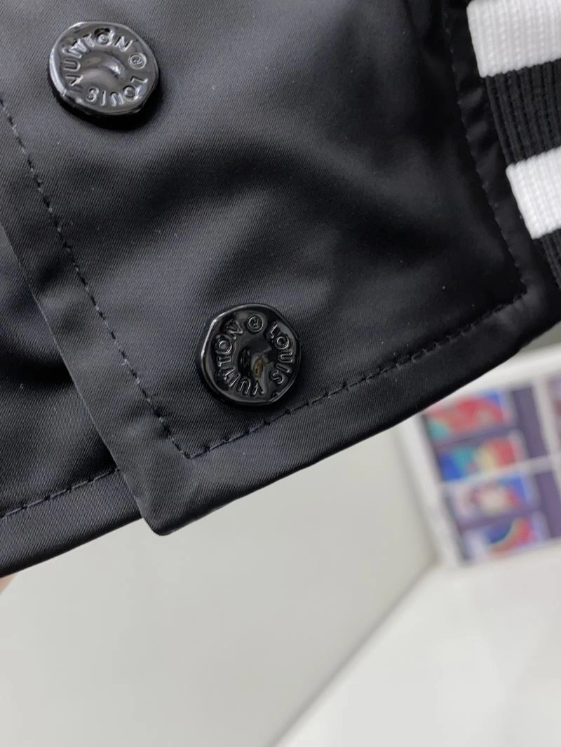 SmoothTexture Louis Vuitton Outwear 134941
