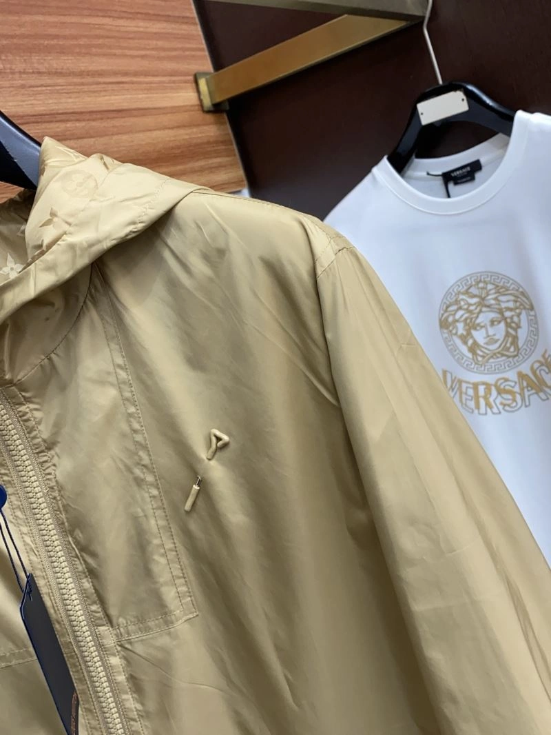 Louis Vuitton Outwear Sporty 134929
