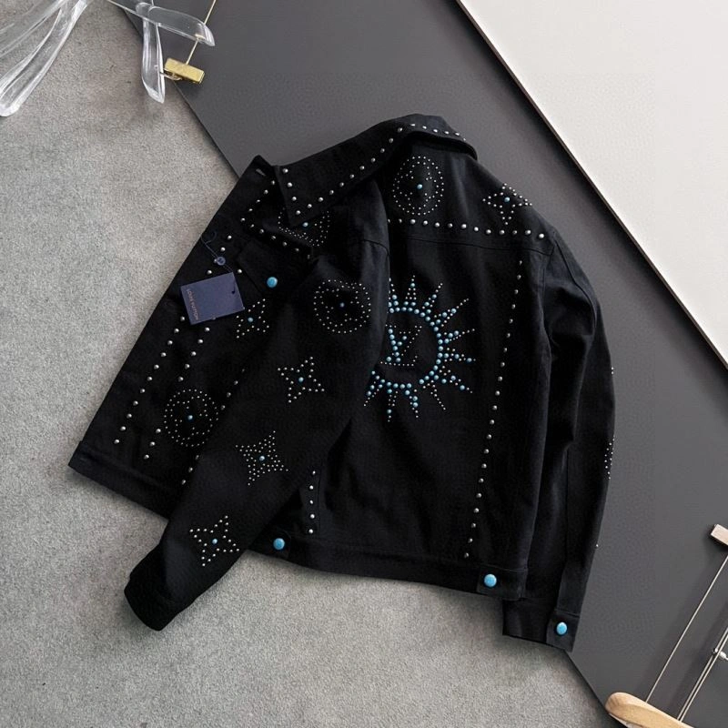 UrbanChic Louis Vuitton Outwear 134915