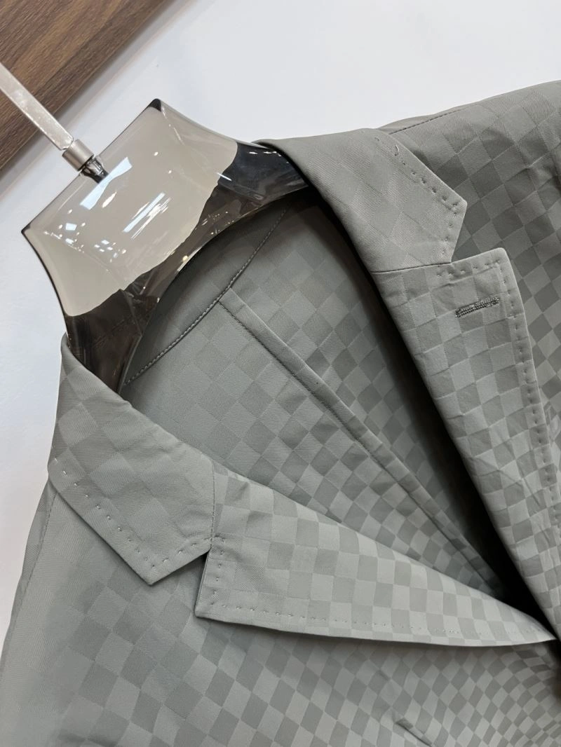 TopPick Louis Vuitton Outwear 134924