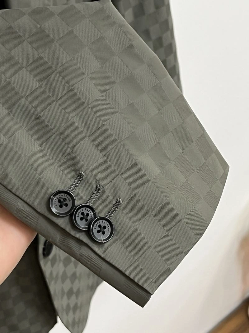 TopPick Louis Vuitton Outwear 134924
