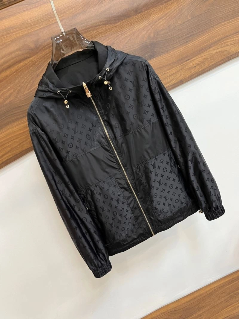 Sophisticated Louis Vuitton Outwear 134914