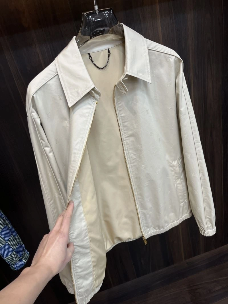 Classic Louis Vuitton Outwear 134919