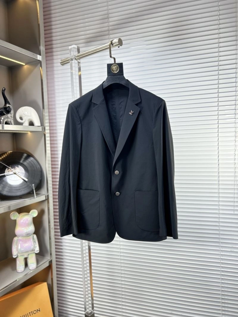 Functional Louis Vuitton Outwear 134930