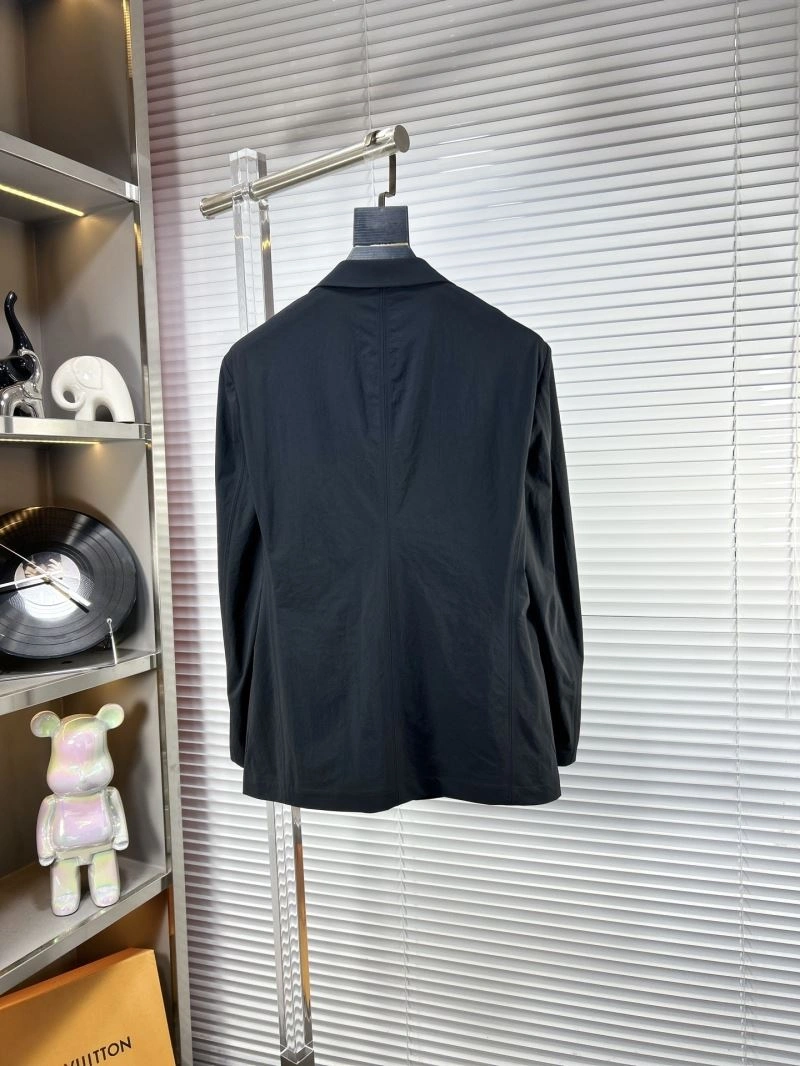 Functional Louis Vuitton Outwear 134930