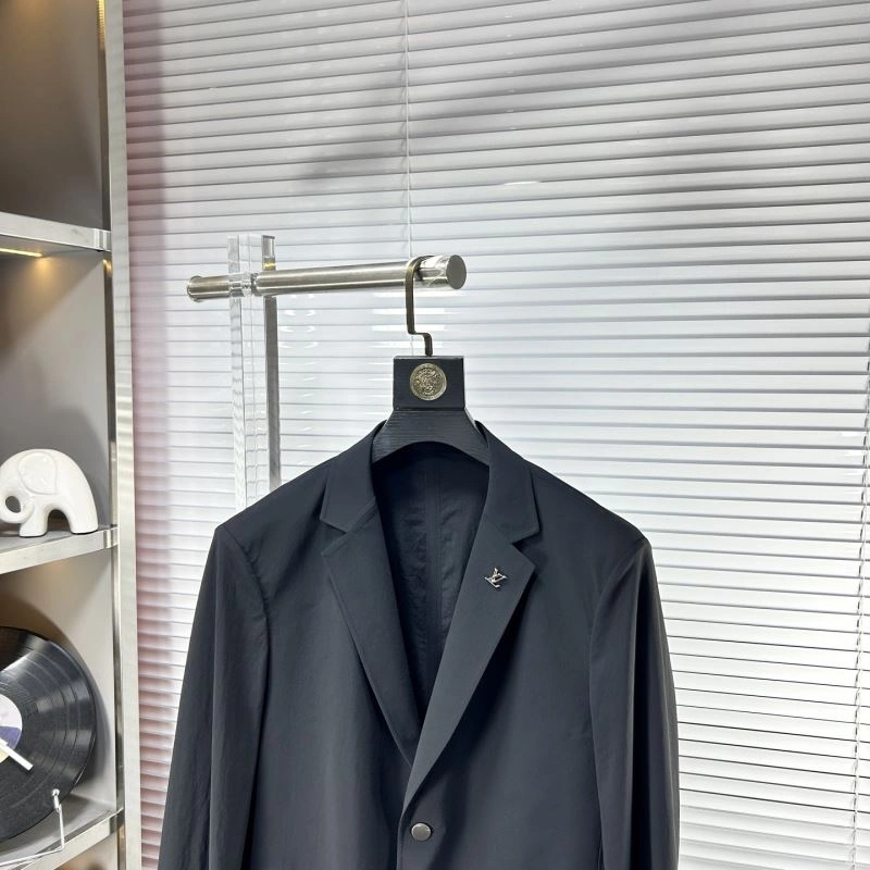 Functional Louis Vuitton Outwear 134930