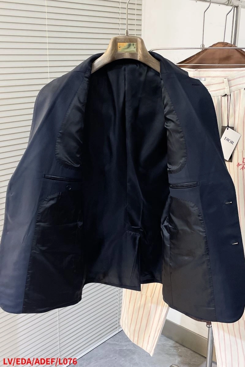 Minimalist Louis Vuitton Outwear 134922