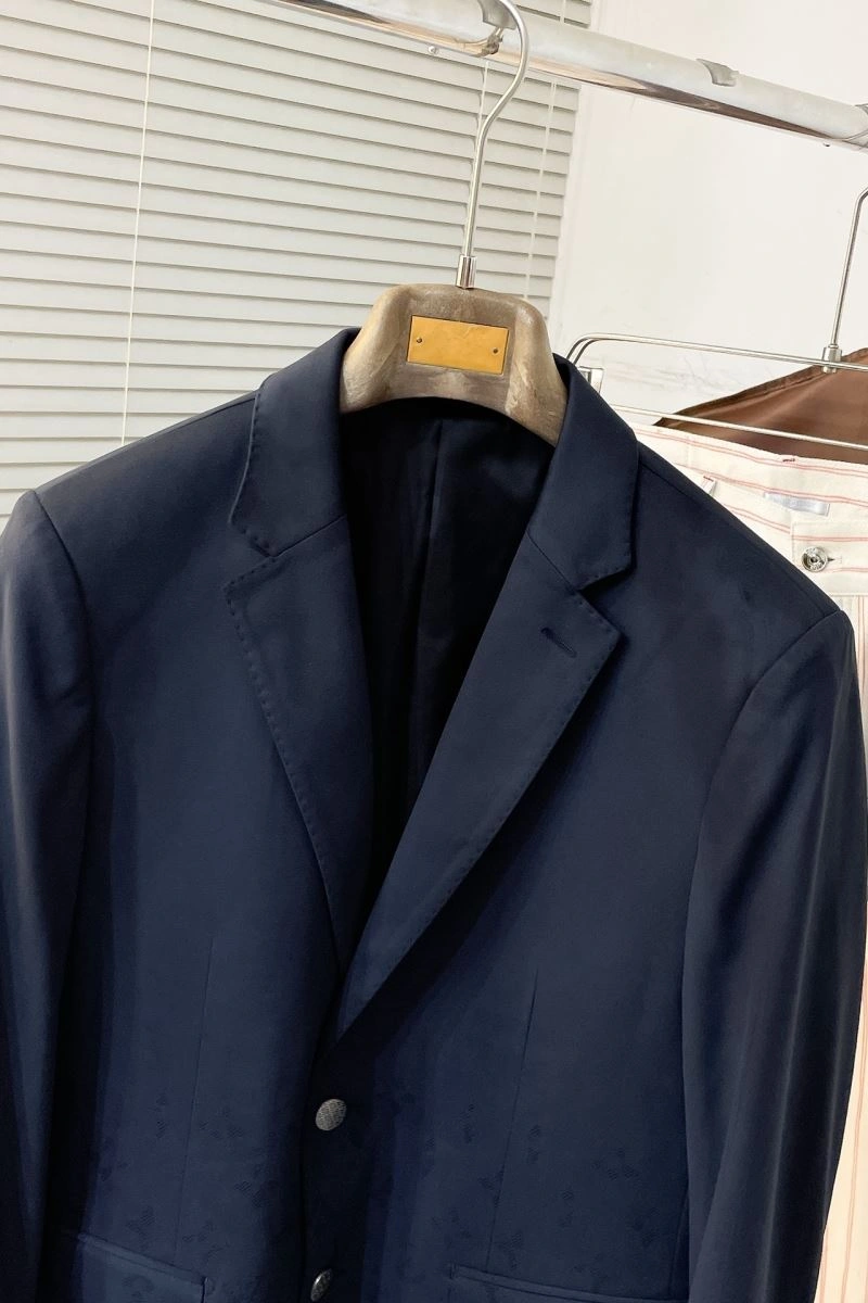 Minimalist Louis Vuitton Outwear 134922