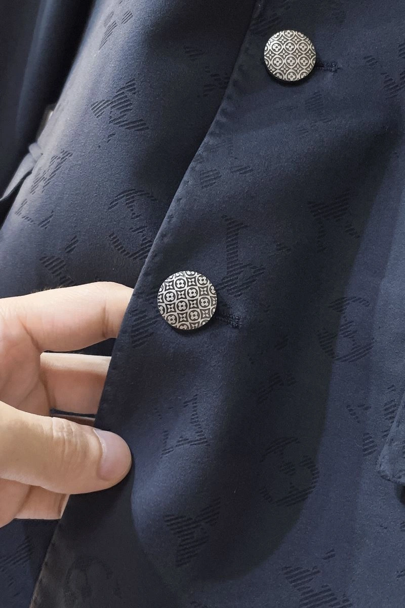 Minimalist Louis Vuitton Outwear 134922
