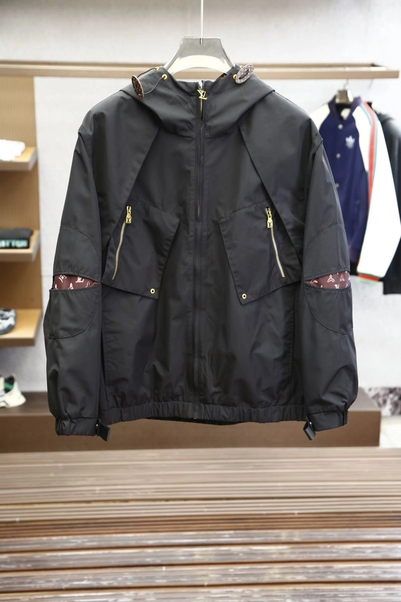 Sporty Louis Vuitton Outwear 134913