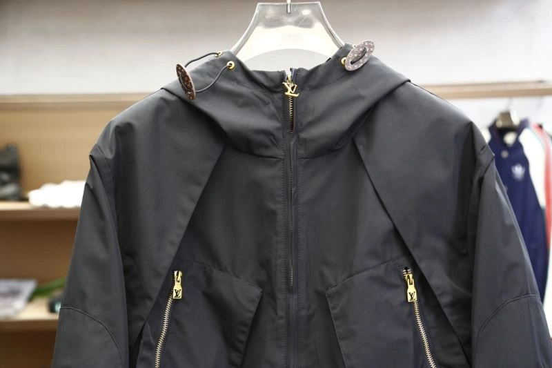 Sporty Louis Vuitton Outwear 134913