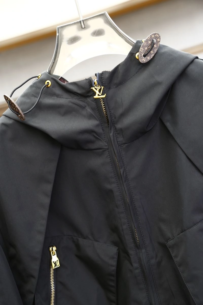 Sporty Louis Vuitton Outwear 134913