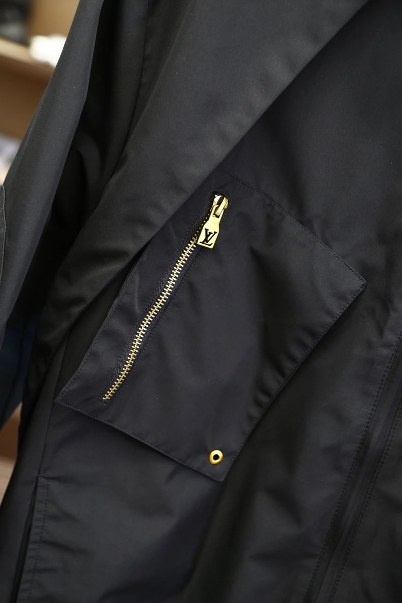 Sporty Louis Vuitton Outwear 134913