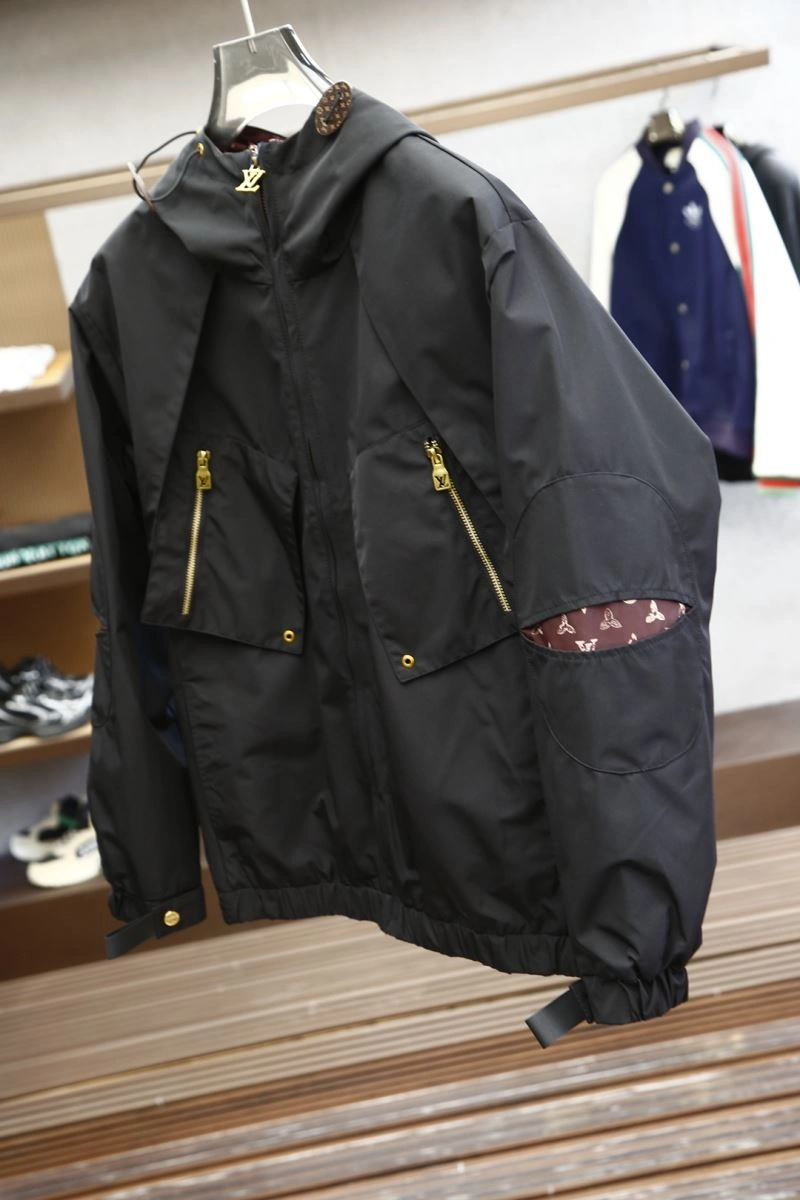 Sporty Louis Vuitton Outwear 134913