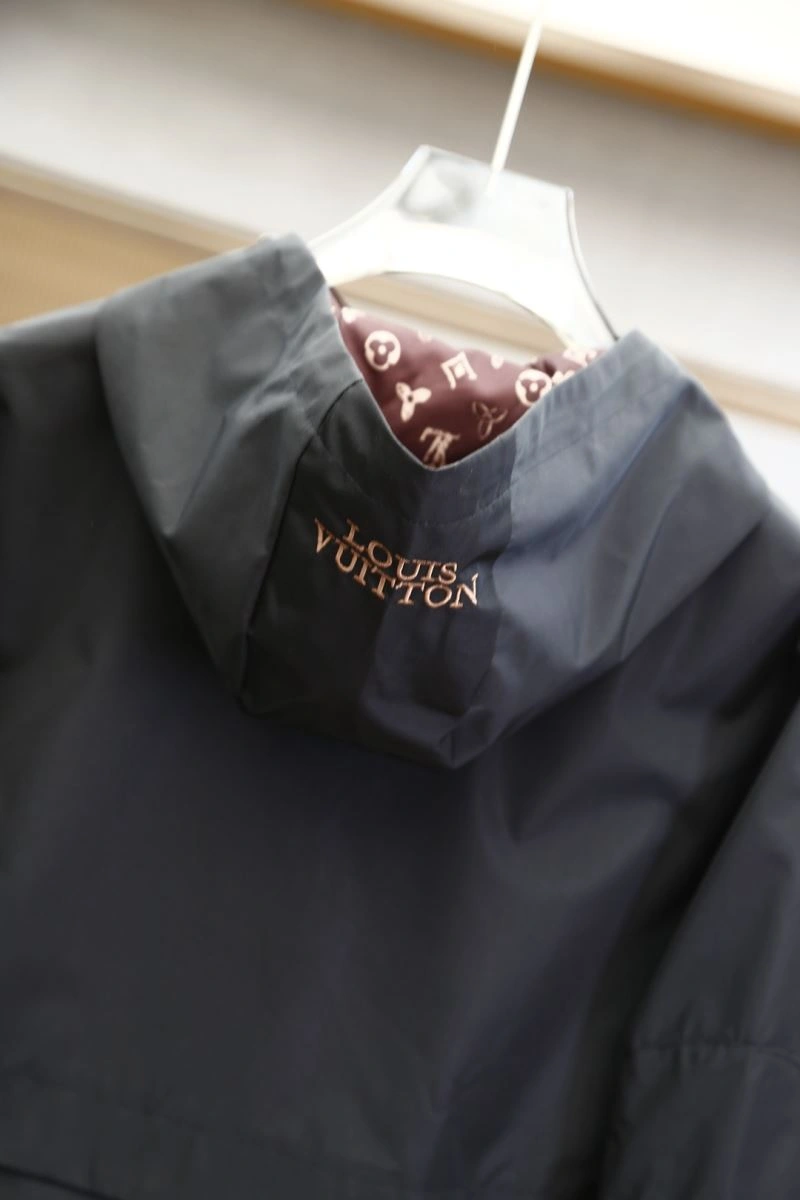 Sporty Louis Vuitton Outwear 134913