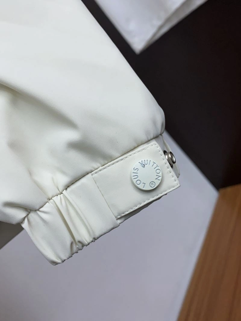 Effortless Louis Vuitton Outwear 134908