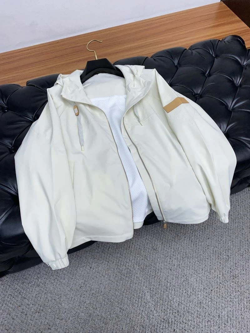Effortless Louis Vuitton Outwear 134908