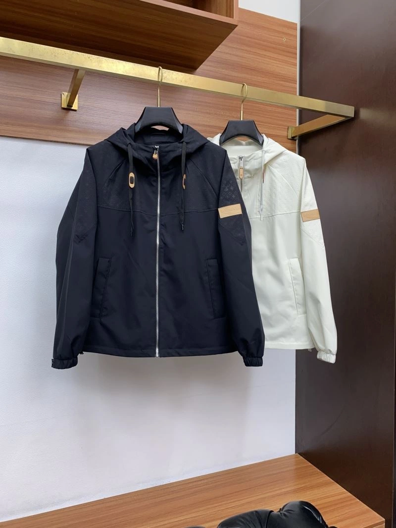 Effortless Louis Vuitton Outwear 134908