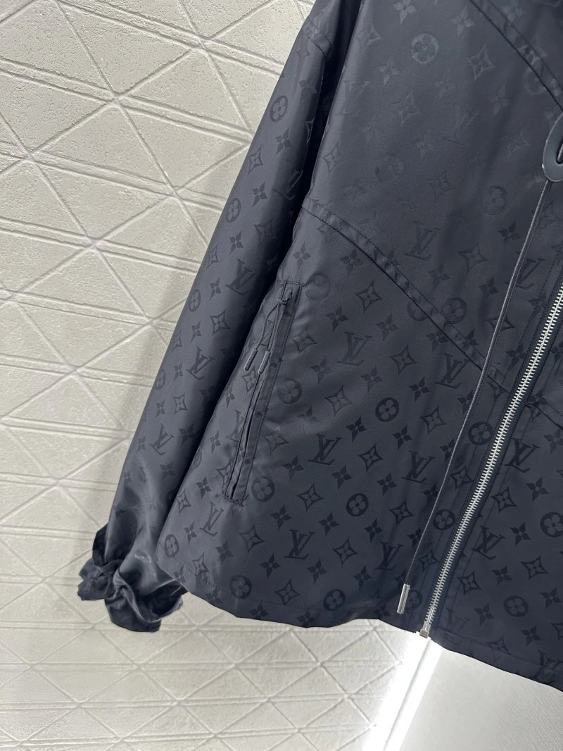 Chic Louis Vuitton Outwear 131258