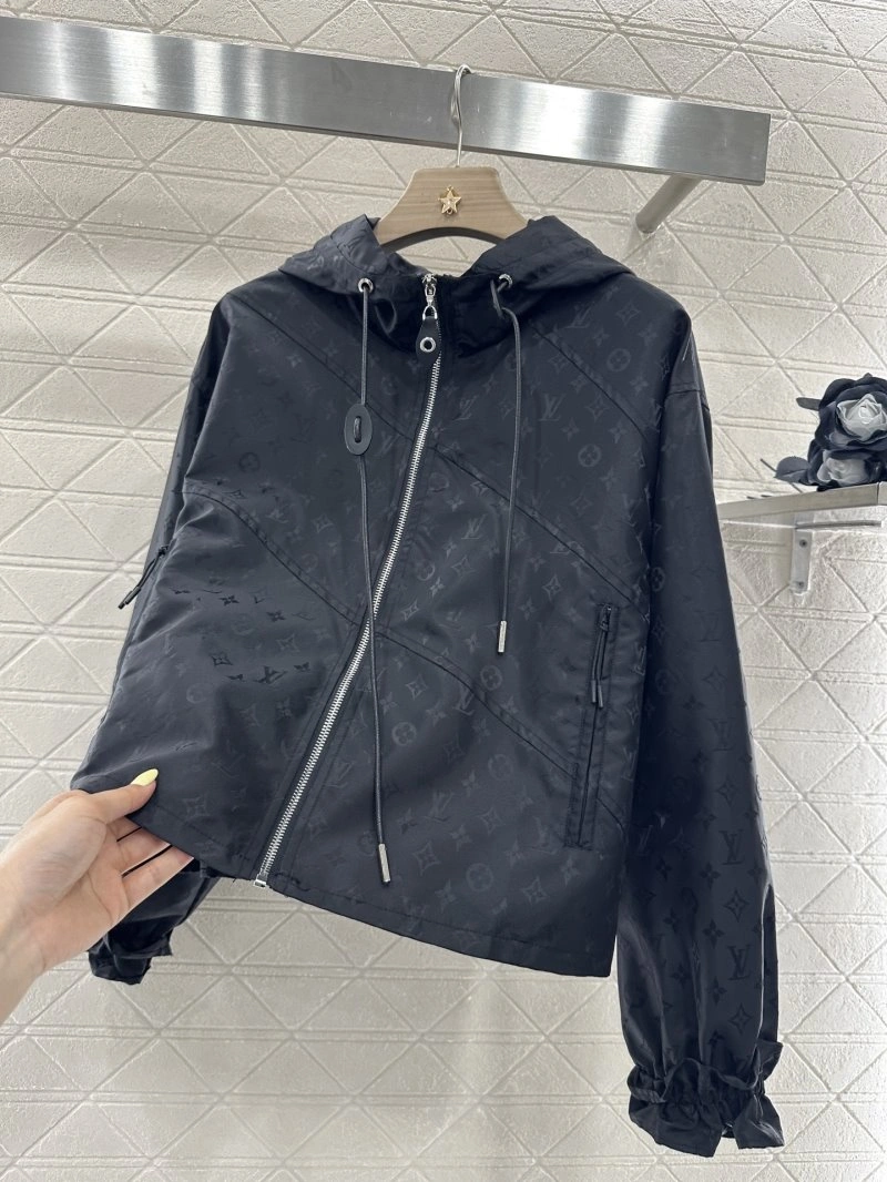 Chic Louis Vuitton Outwear 131258