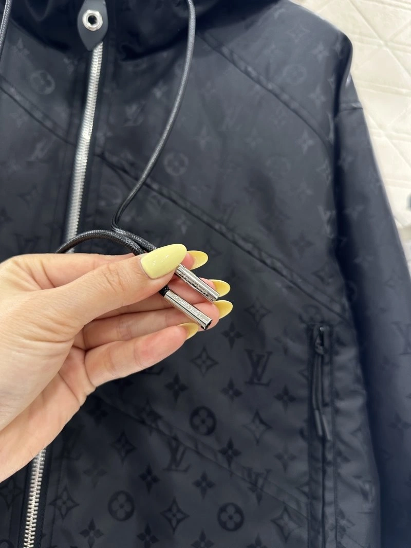 Chic Louis Vuitton Outwear 131258